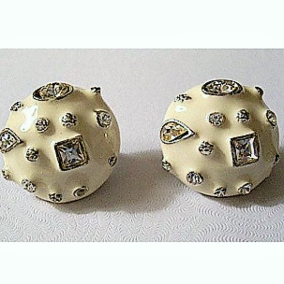 Craft White Button Crystal Clip On Earrings Silver Tone - Picture 1 of 2